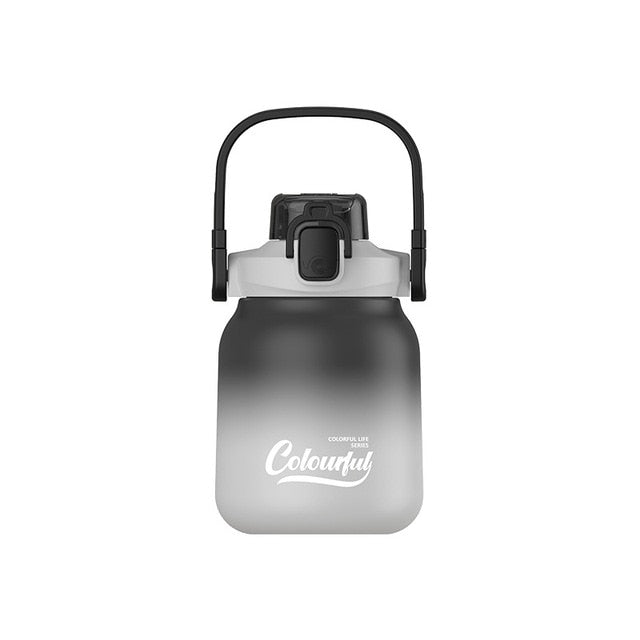 NIYO TOYS 620ml double drink bottle in gradient black and white with secure flip lid and carrying handle