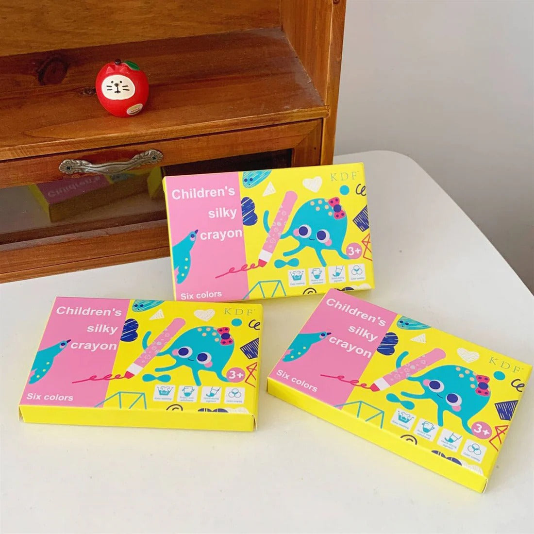 Children's silky crayons in six colors, age 3+, ideal for creative art projects and fun learning