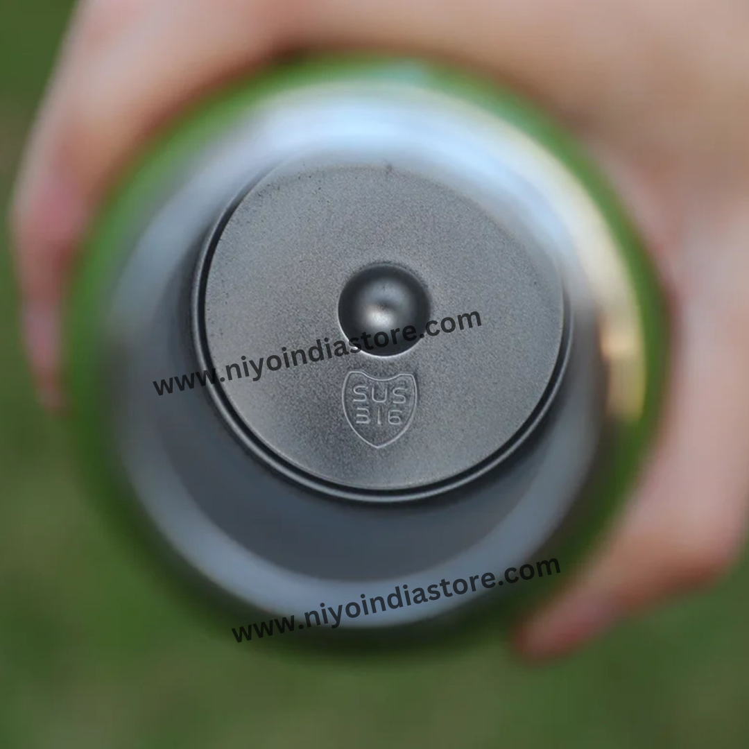 Close-up of an insulated stainless steel water bottle in green, ideal for outdoor activities and kids age 5+
