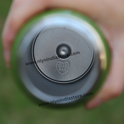 Close-up of an insulated stainless steel water bottle in green, ideal for outdoor activities and kids age 5+
