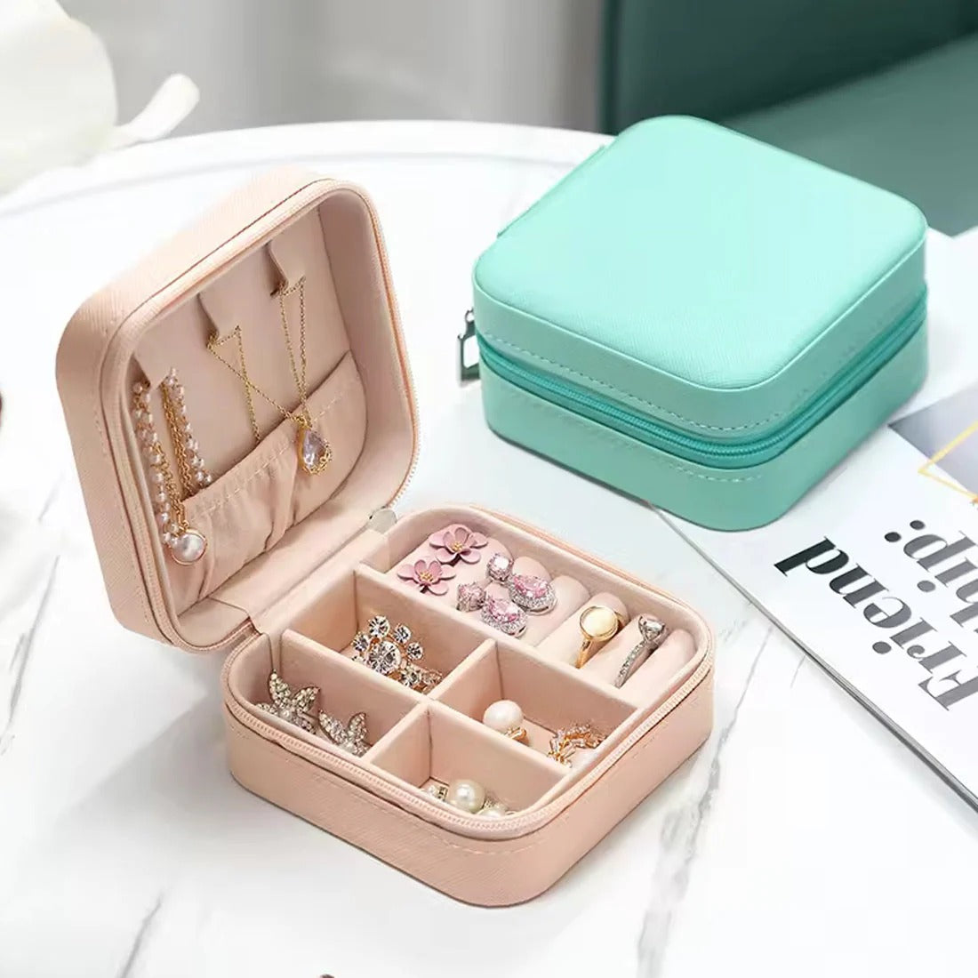 NIYO TOYS jewelry organizer in pink and mint, ideal for storing earrings and necklaces, age 12+