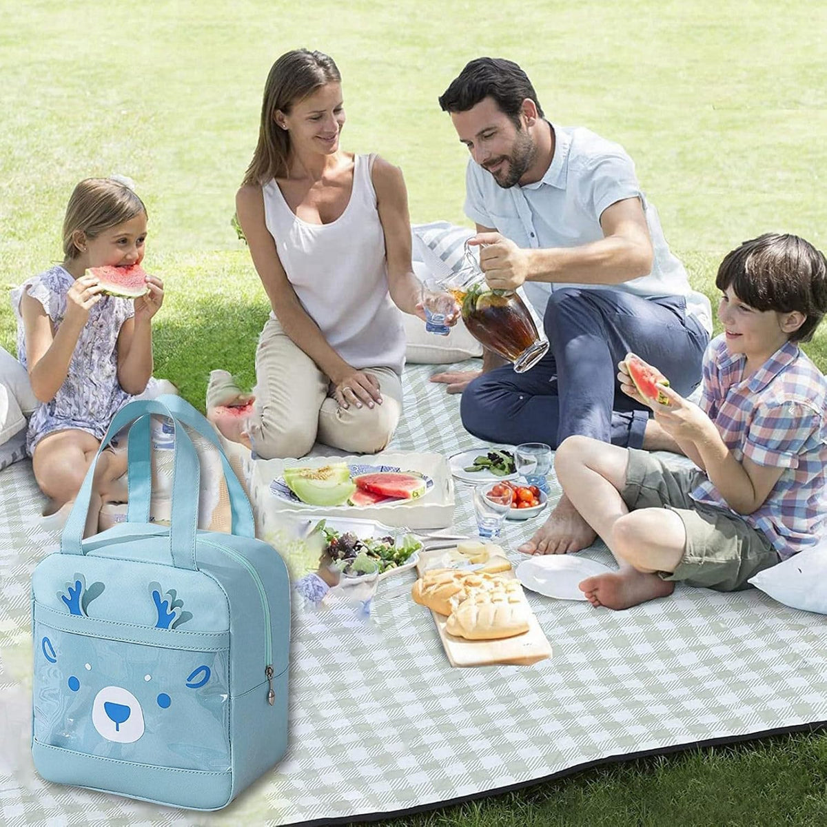 Light blue NIYO TOYS lunch insulated bag with bear design, perfect for kids and picnics