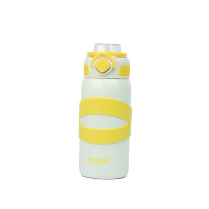 White and yellow stainless steel drinks bottle with a grip, perfect for kids age 3+ on outdoor adventures
