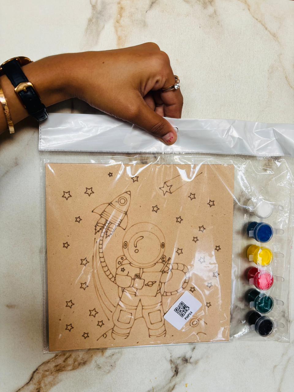 Astronaut coloring kit with paint colors for Sherwin Williams, ideal for ages 4+, perfect for birthday return gifts