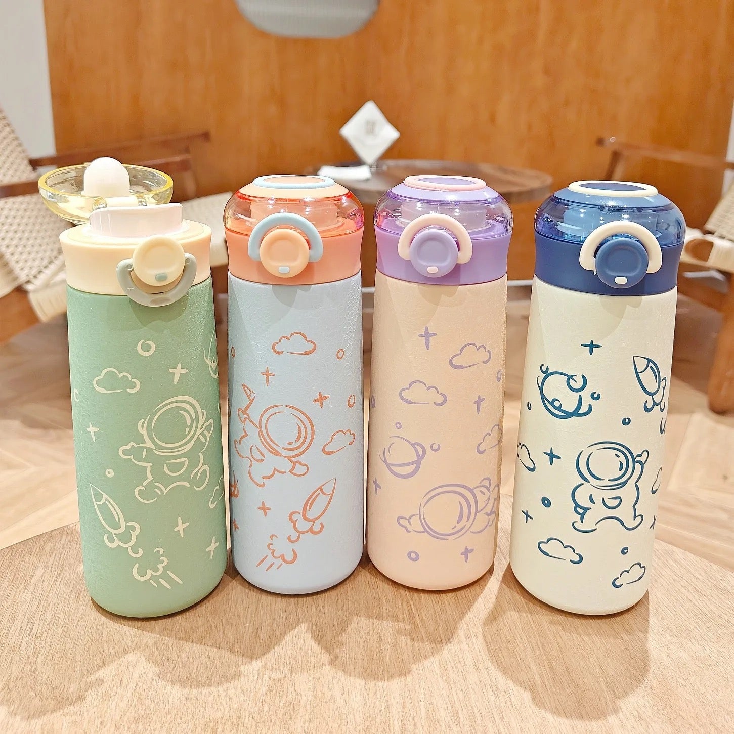 NIYO TOYS Astronaut-Themed Sipper Bottles in Four Colors with Cute Designs for Kids