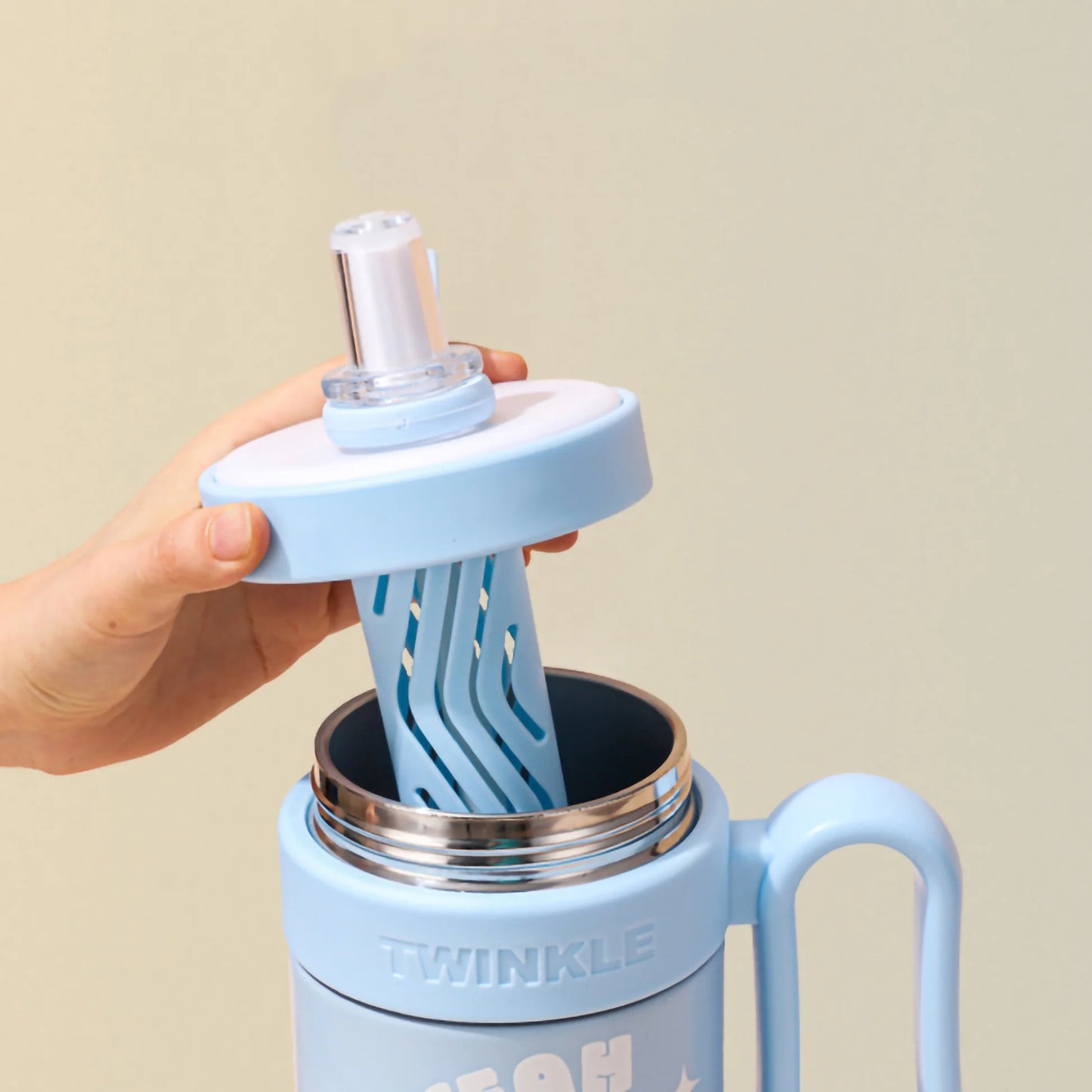 Light blue NIYO TOYS tumbler insulated with a straw for kids aged 3 and up